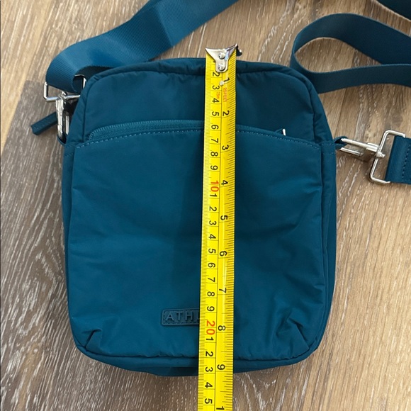 Athleta All About Vertical Crossbody Bag - Picture 3 of 8